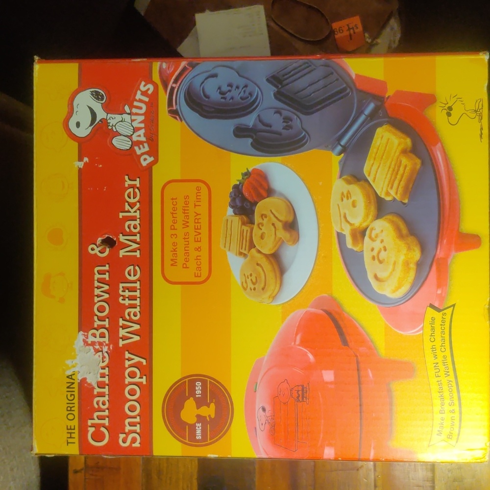 Charlie Brown & Snoopy Waffle Maker